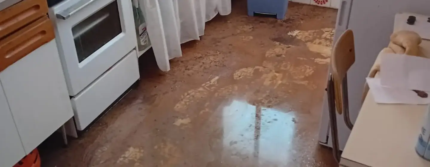 Отводняване и разчистване след наводнение